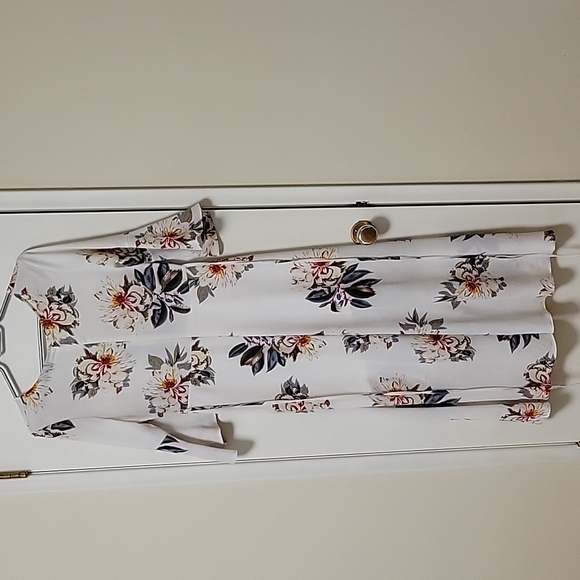 Girls on Film - Size 8, high low, floral print dress - Picture 2 of 2